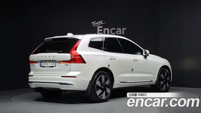 Volvo XC60 2025 thumb 2