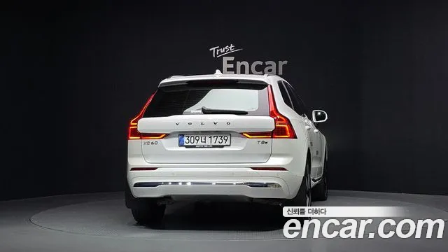 Volvo XC60 2025 thumb 4