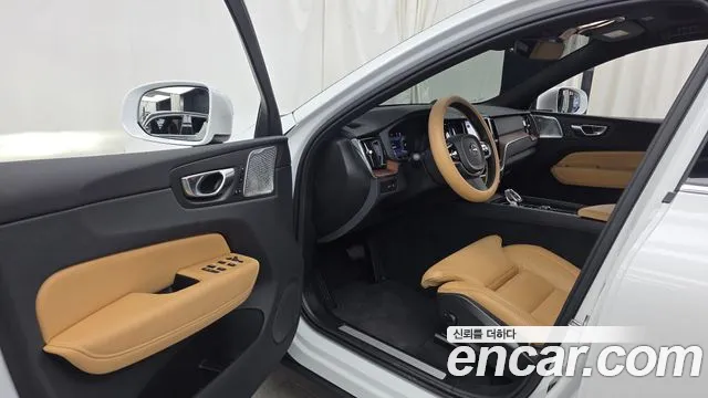 Volvo XC60 2025 thumb 10