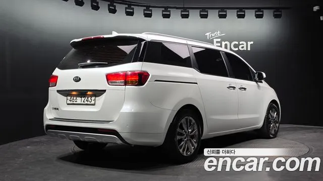 Kia Carnival 2015 thumb 2