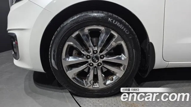 Kia Carnival 2015 thumb 5