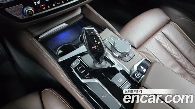BMW 5-Series 2020 thumb 8