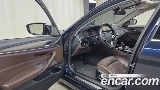 BMW 5-Series 2020 thumb 9