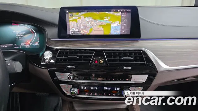 BMW 5-Series 2020 thumb 12