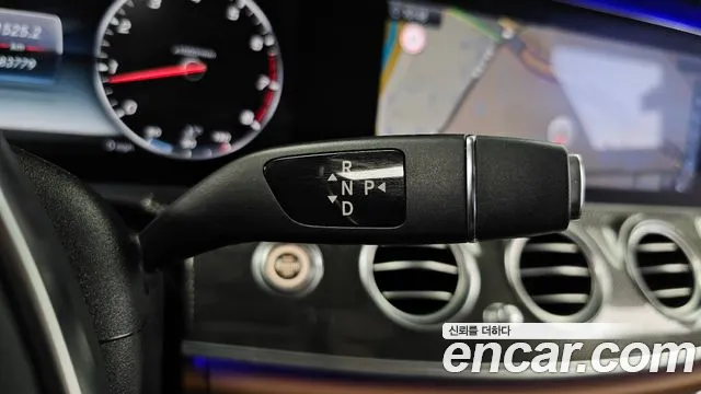 Mercedes-Benz E-Класс 2017 thumb 9