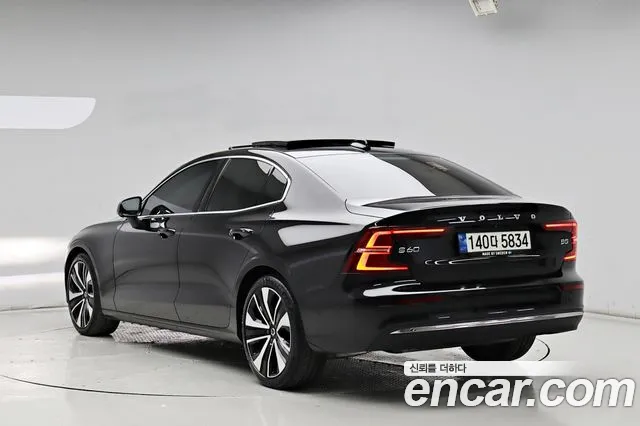 Volvo S60 2022 thumb 2