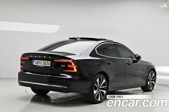 Volvo S60 2022 thumb 4