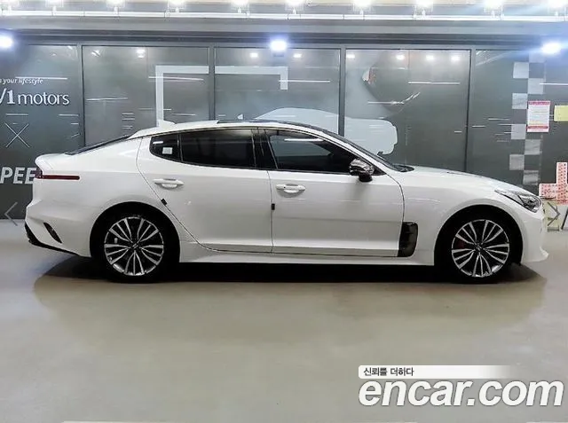 Kia Stinger 2018 thumb 3