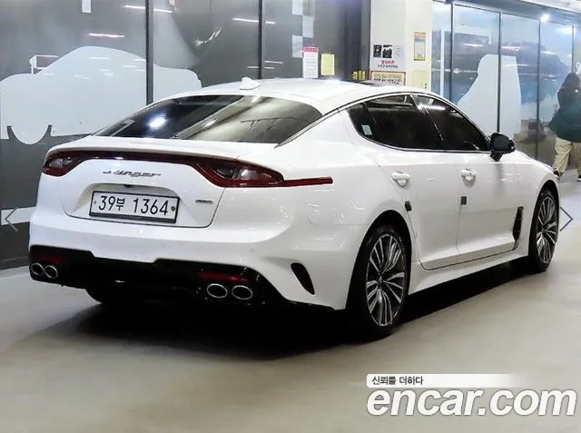 Kia Stinger 2018 thumb 4
