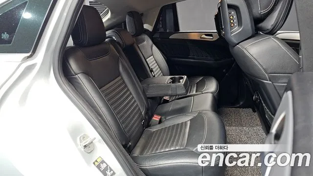 Mercedes-Benz GLE 2017 thumb 12