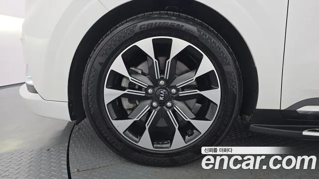 Kia Carnival 2021 thumb 5