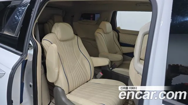 Kia Carnival 2021 thumb 11
