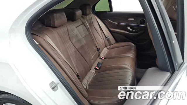 Mercedes-Benz E-Класс 2016 thumb 10