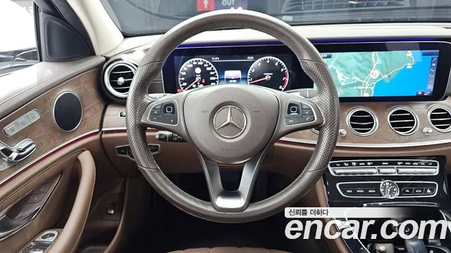 Mercedes-Benz E-Класс 2016 thumb 12