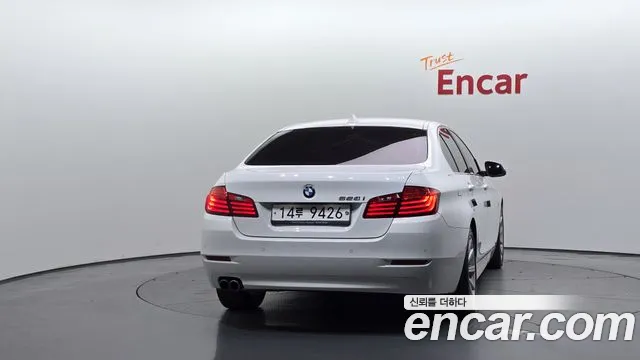 BMW 5-Series 2015 thumb 4