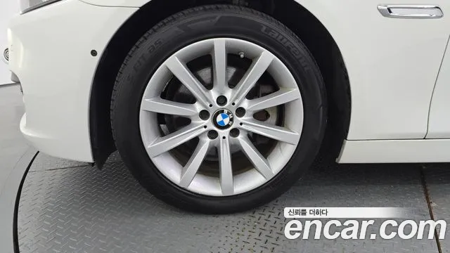 BMW 5-Series 2015 thumb 5