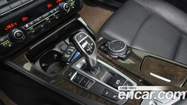 BMW 5-Series 2015 thumb 9