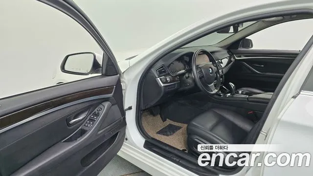 BMW 5-Series 2015 thumb 10