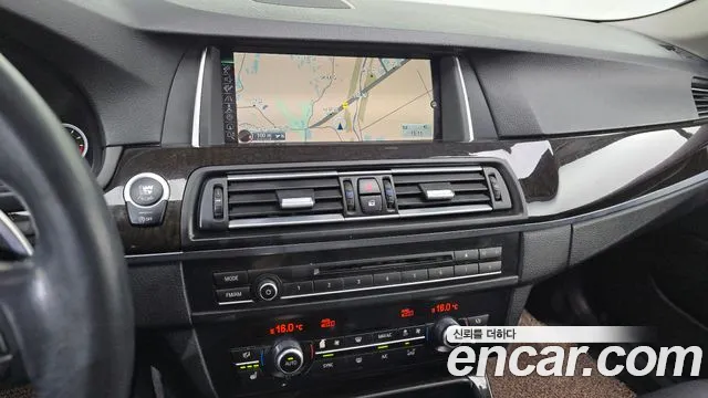 BMW 5-Series 2015 thumb 12