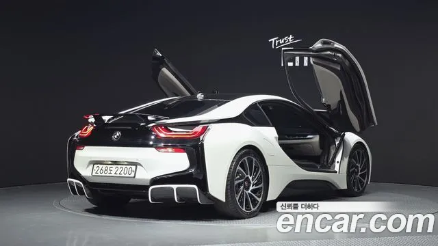BMW i8 2016 thumb 2