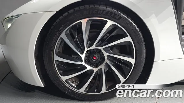 BMW i8 2016 thumb 5
