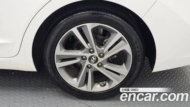 Hyundai Avante 2017 thumb 5