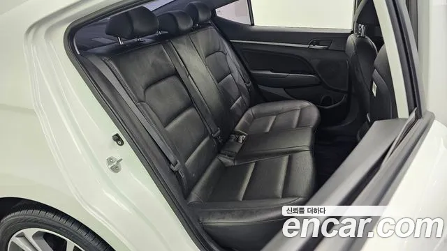 Hyundai Avante 2017 thumb 10