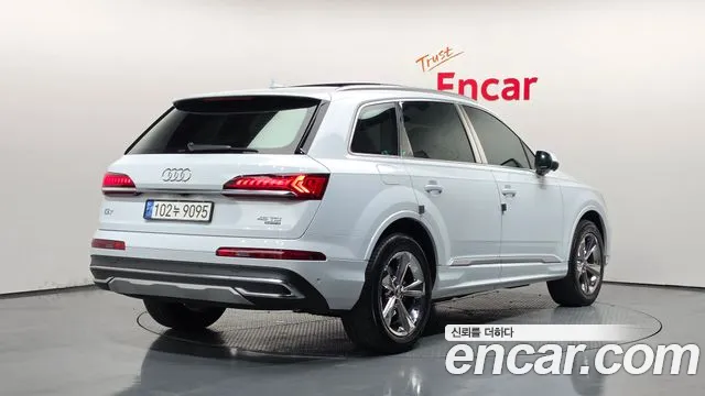 Audi Q7 2020 thumb 2