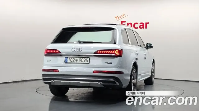 Audi Q7 2020 thumb 4