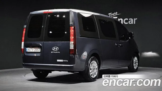 Hyundai Staria 2024 thumb 2