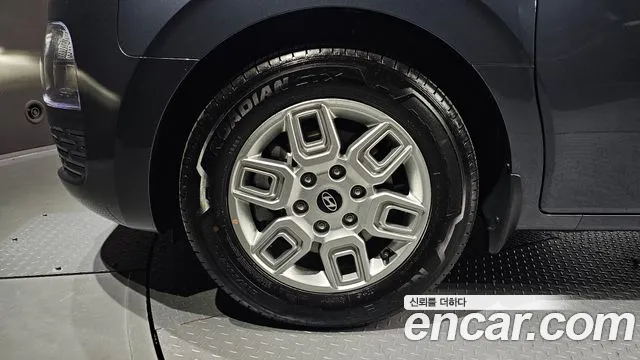 Hyundai Staria 2024 thumb 5