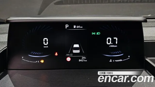 Hyundai Staria 2024 thumb 8