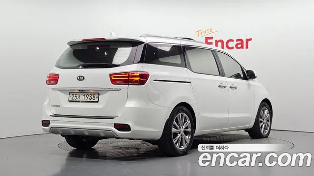 Kia Carnival 2019 thumb 2