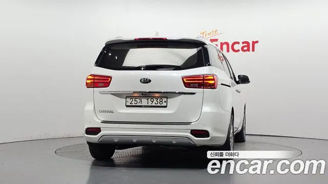 Kia Carnival 2019 thumb 4