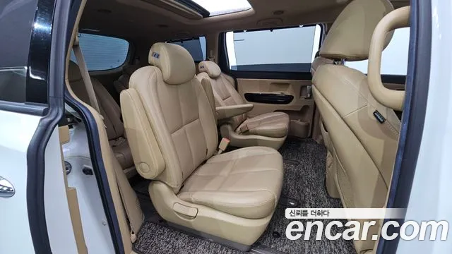 Kia Carnival 2019 thumb 11