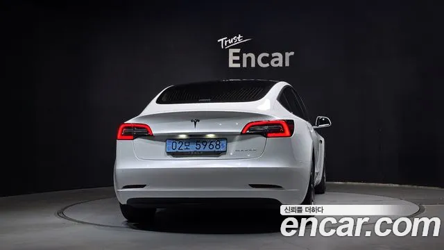 Tesla Model 3 2019 thumb 4