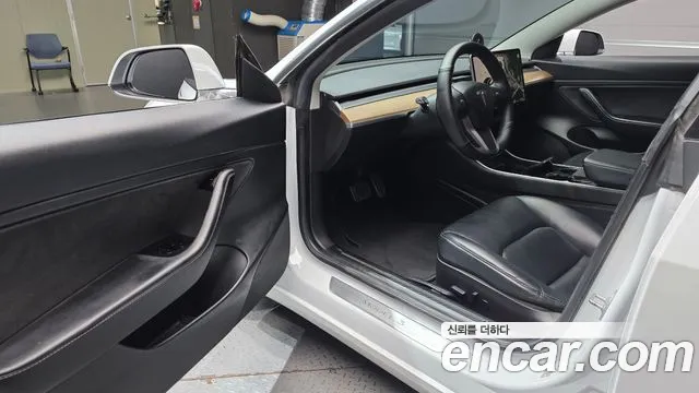 Tesla Model 3 2019 thumb 10