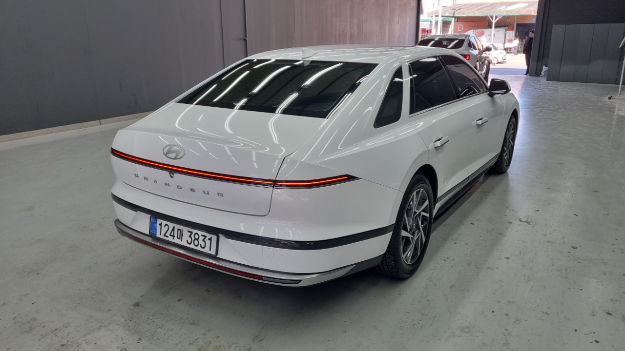 Hyundai Grandeur 2023 thumb 2