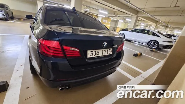 BMW 5-Series 2011 thumb 2