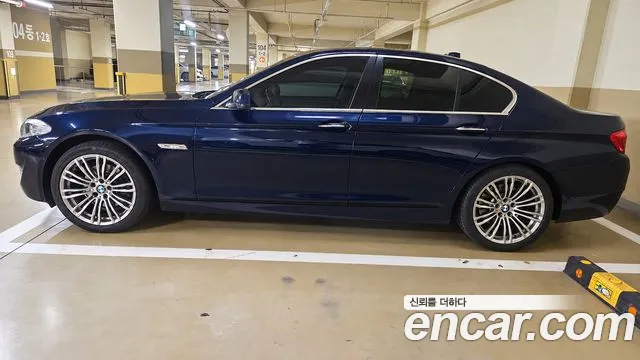 BMW 5-Series 2011 thumb 3