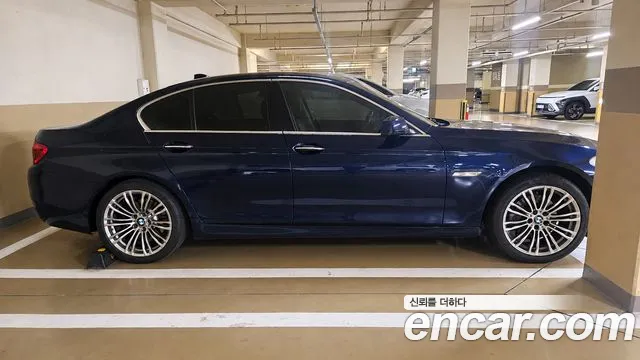 BMW 5-Series 2011 thumb 4
