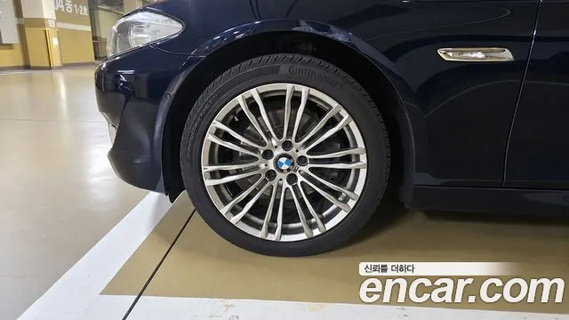 BMW 5-Series 2011 thumb 6