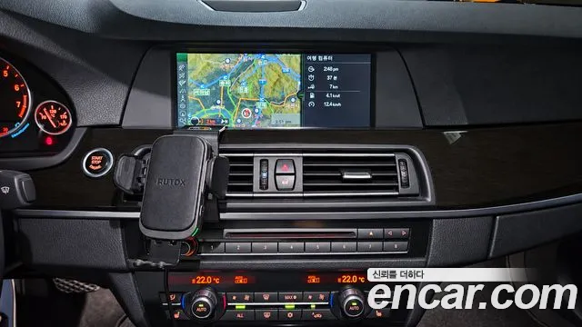 BMW 5-Series 2011 thumb 7