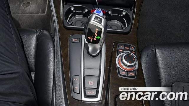 BMW 5-Series 2011 thumb 9