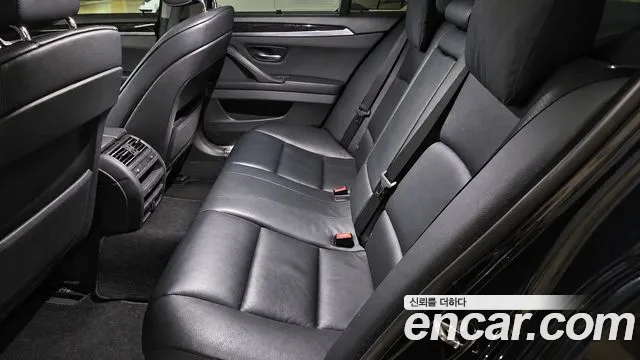 BMW 5-Series 2011 thumb 10