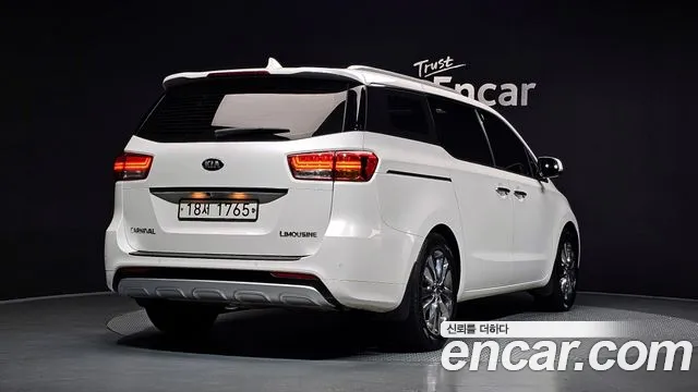 Kia Carnival 2018 thumb 2
