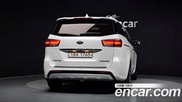 Kia Carnival 2018 thumb 4