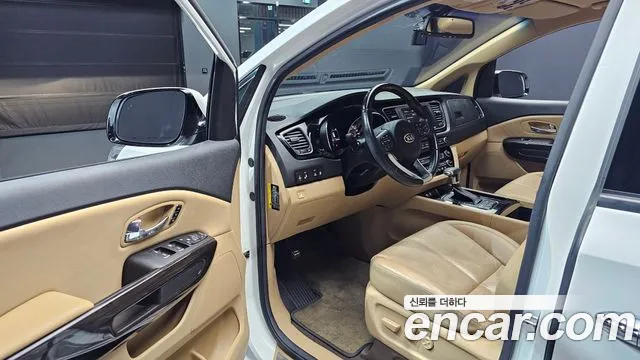 Kia Carnival 2018 thumb 10
