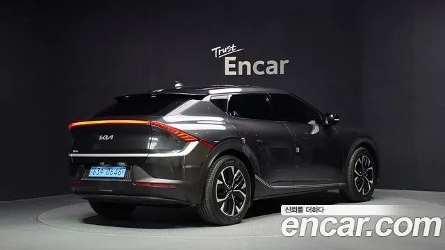 Kia EV6 2023 thumb 2