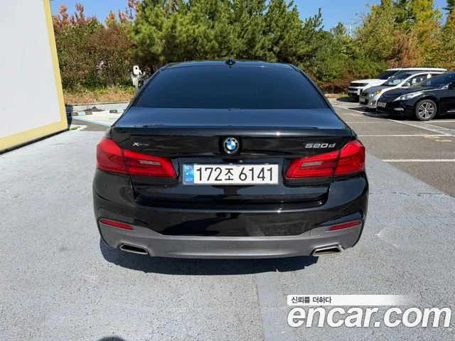 BMW 5-Series 2017 thumb 4